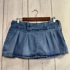 Almost Famous Denim Pleated Mini Skort Y2K Low Rise M Schoolgirl Preppy Festival